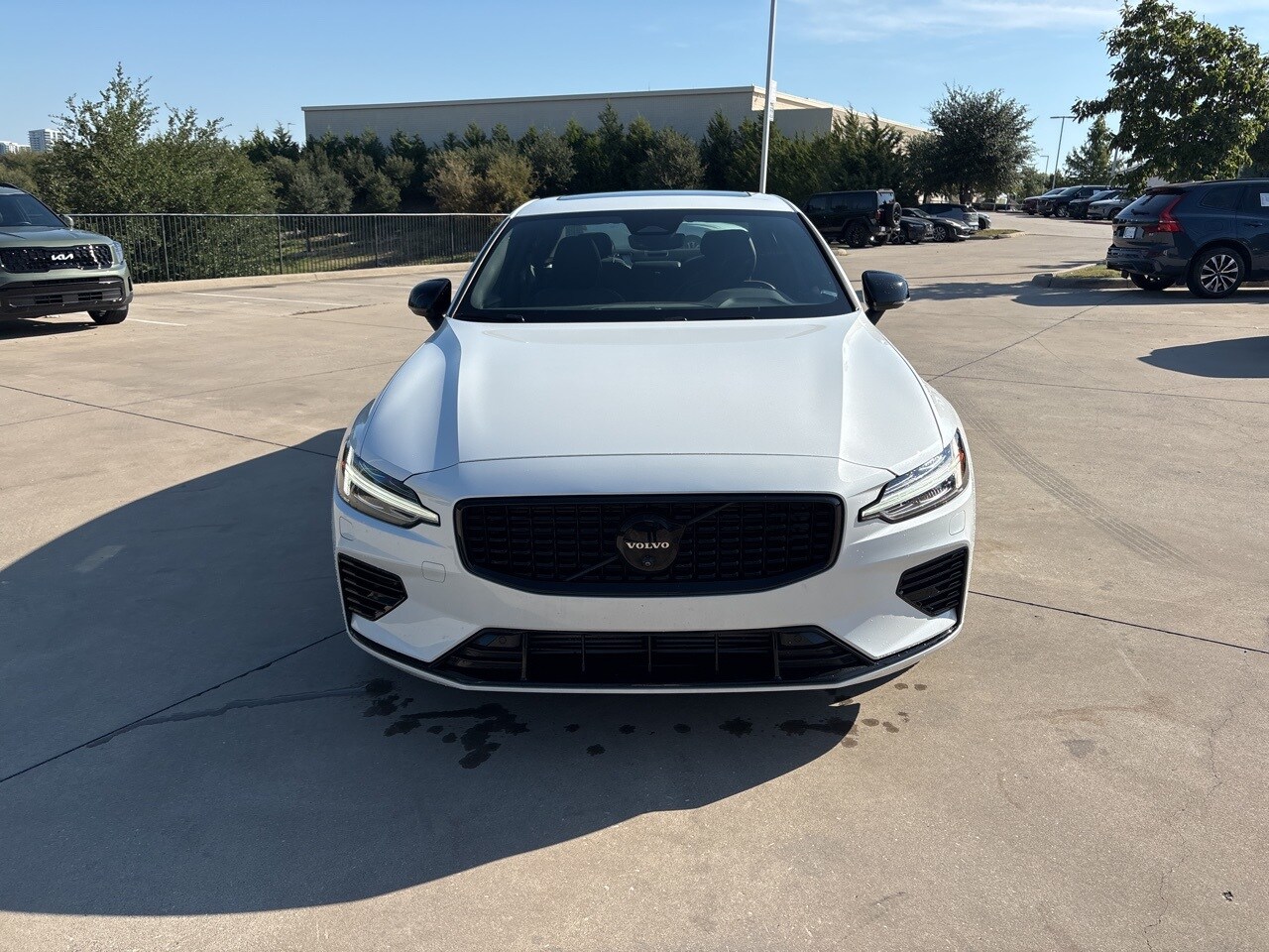2024 Volvo S60 Recharge T8 Plus Black Edition photo 2