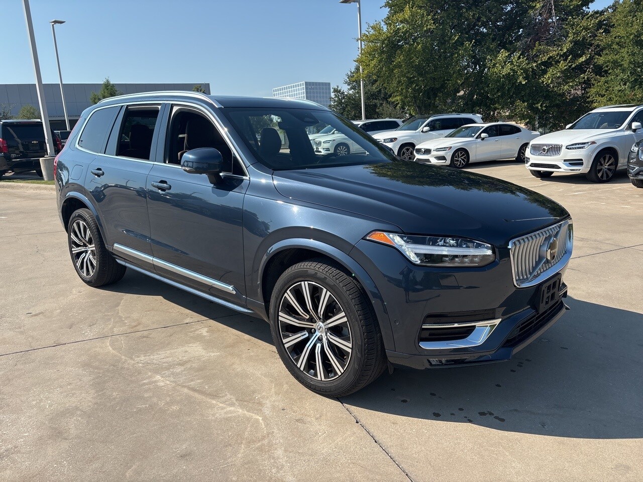 2023 Volvo XC90 Plus photo 2