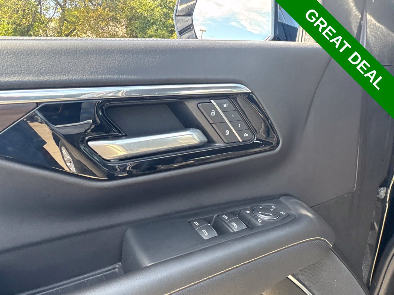 2025 Chevrolet Suburban Premier - Photo 17