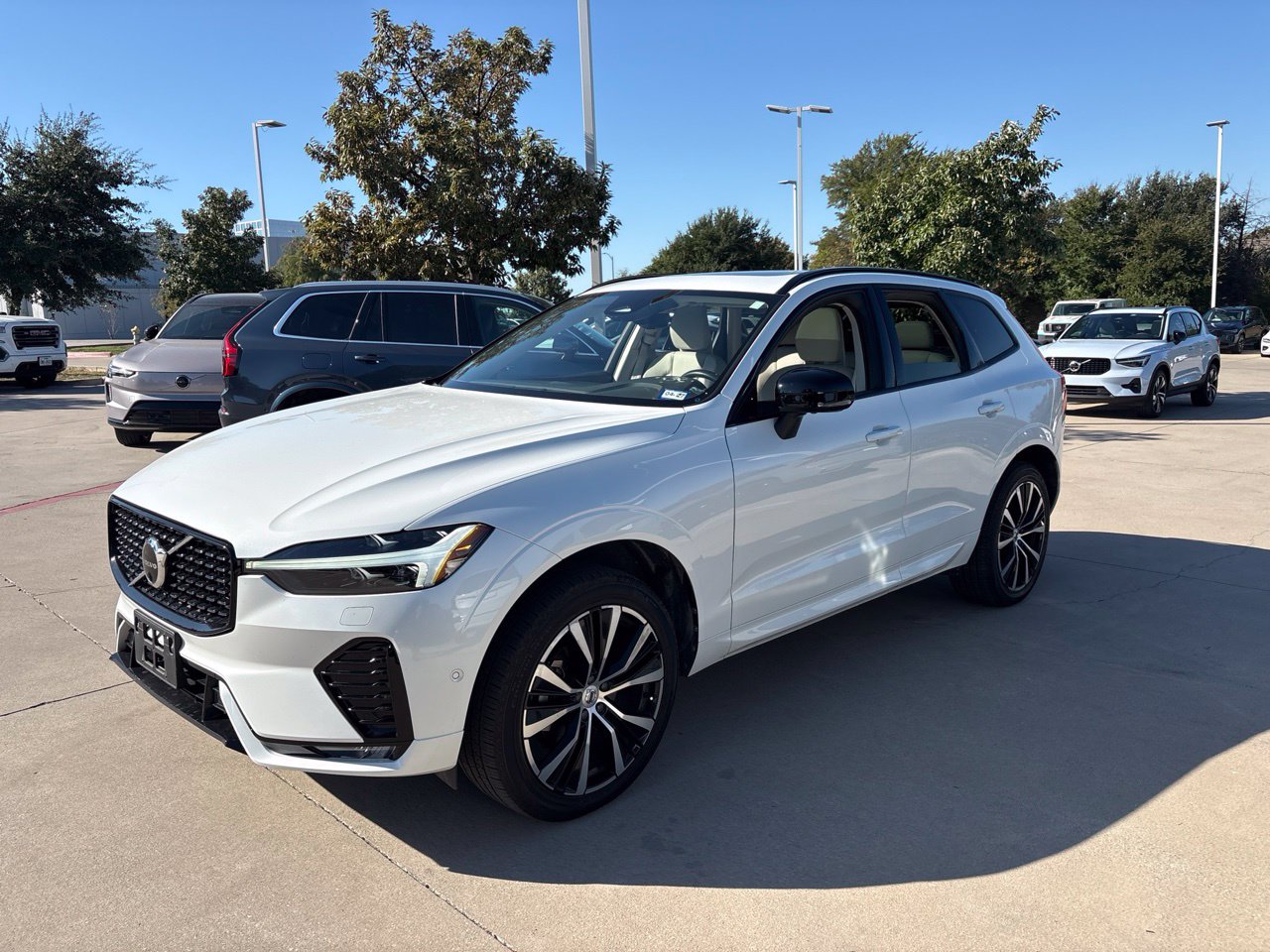 2023 Volvo XC60 B5 Plus Dark Theme SUV