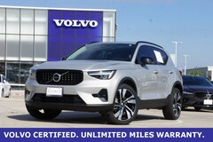 2025 Volvo XC40 B5 Plus Dark Theme SUV