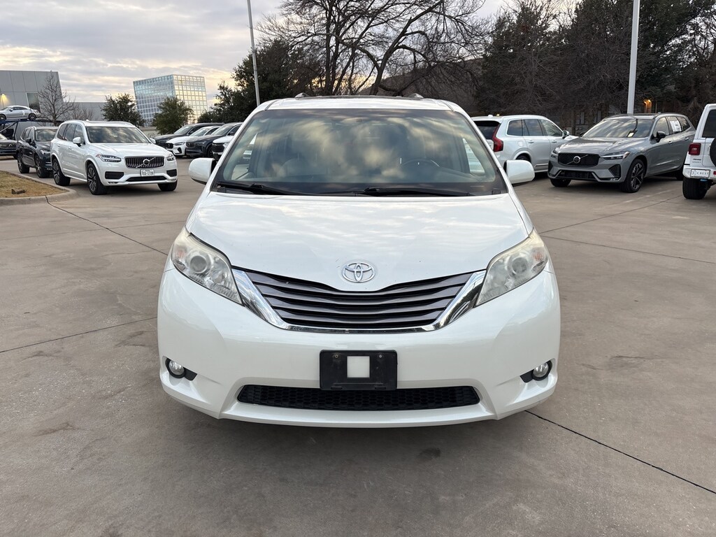 Used 2017 Toyota Sienna XLE Minivan/Van
