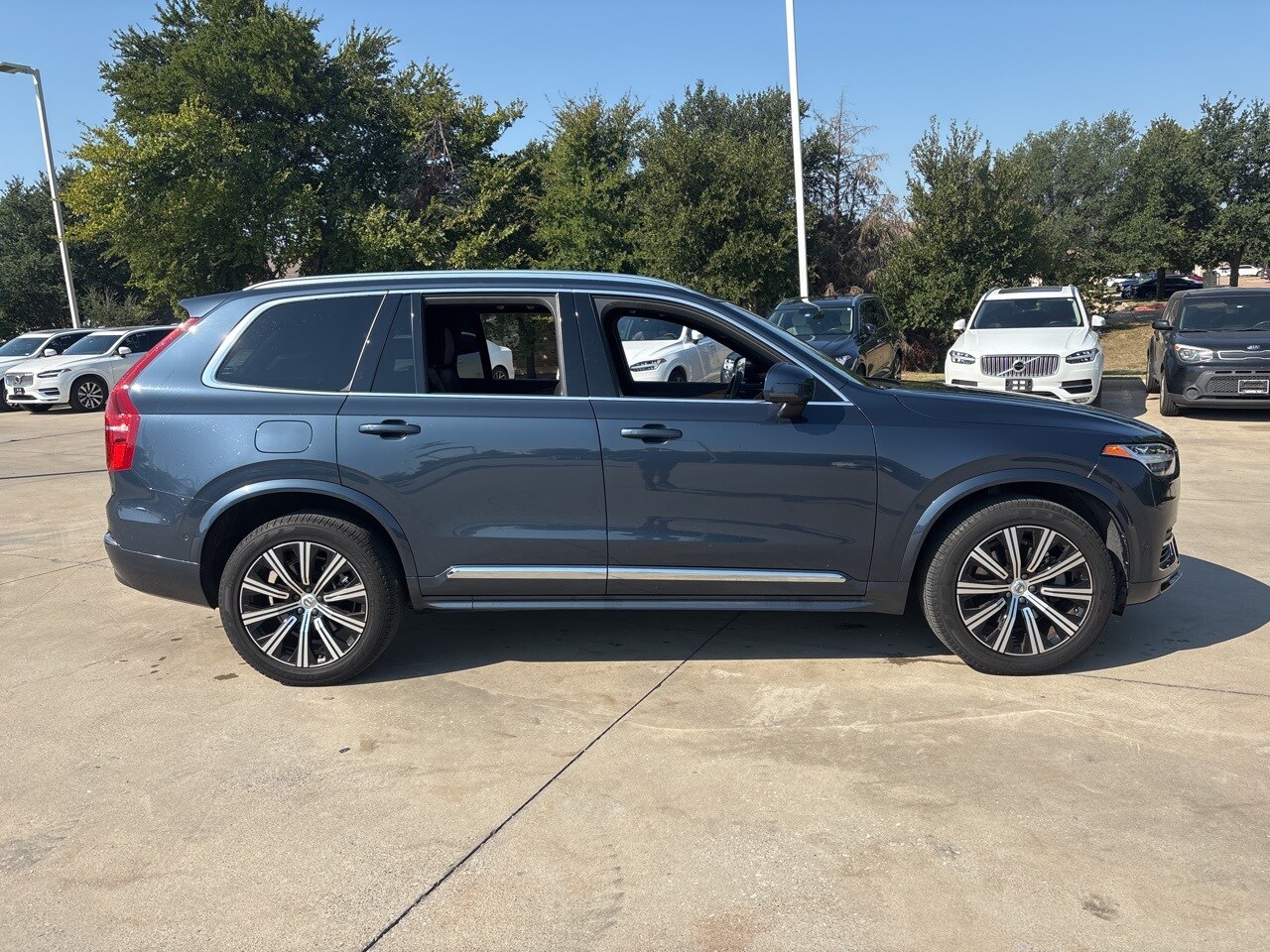 2023 Volvo XC90 Plus photo 3