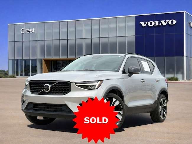 2023 Volvo XC40 B5 Plus Dark AWD's photo