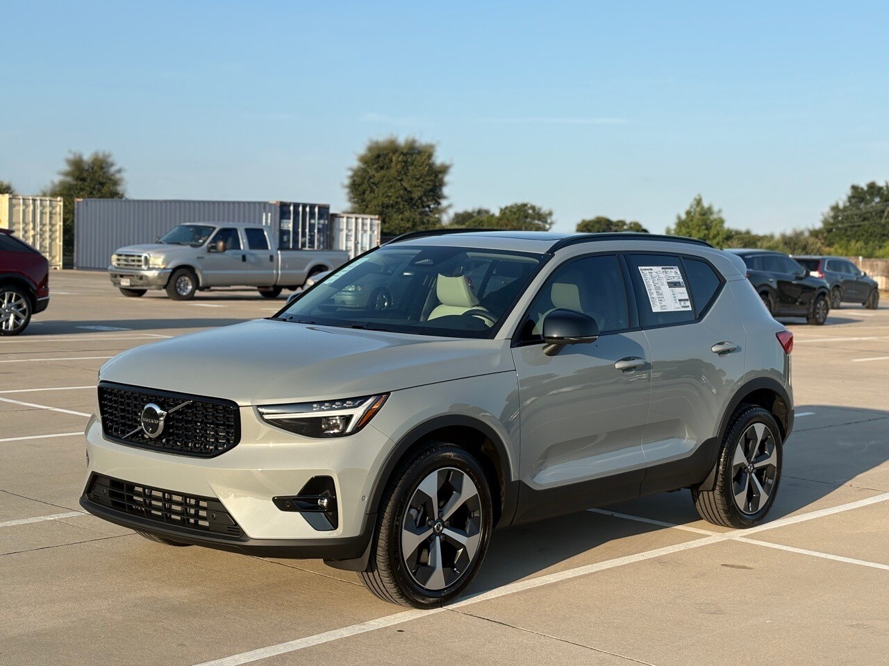 2026 Volvo XC40 Plus photo 3
