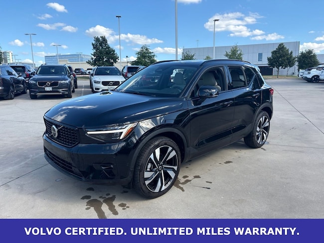 2025 Volvo XC40 B5 Ultra Dark Theme SUV