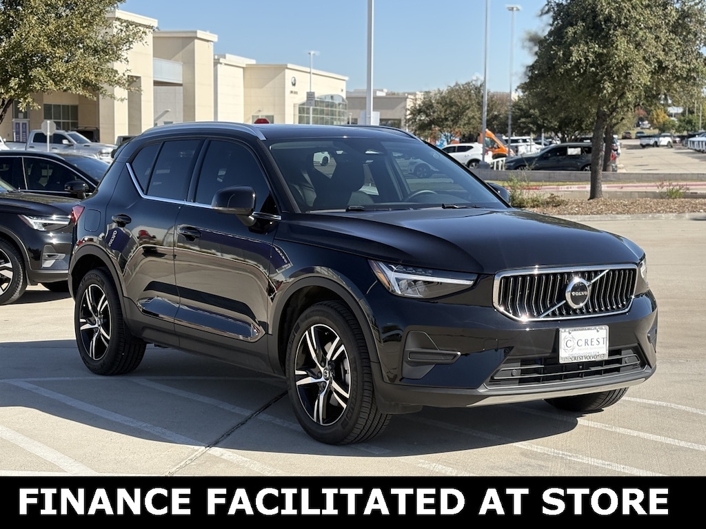 Certified 2025 Volvo XC40 B5 AWD SUV
