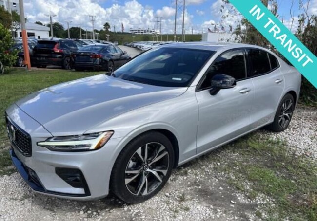 2024 Volvo S60 B5 Dark Theme Sedan