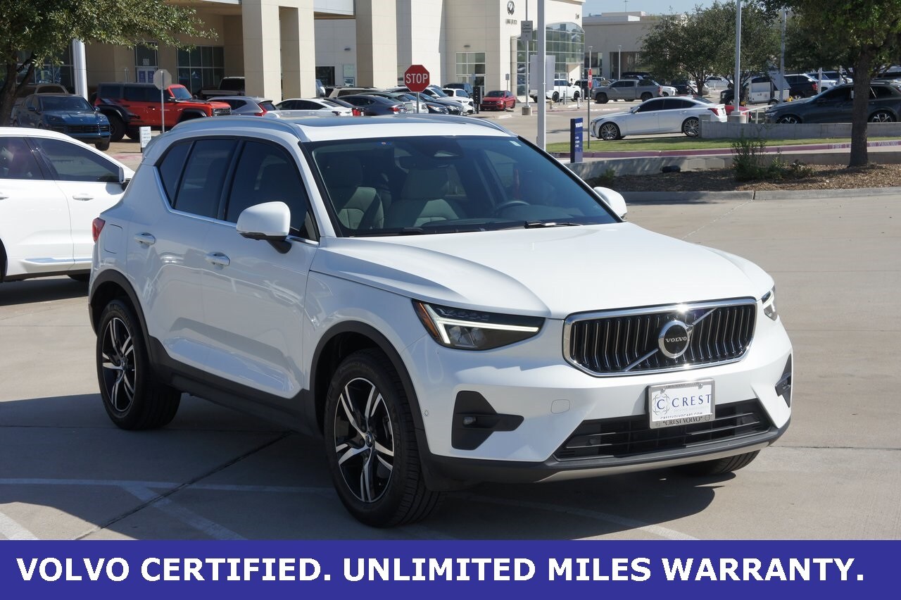 2023 Volvo XC40 Plus photo 2