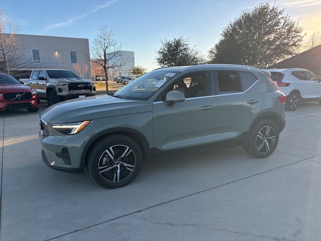 2025 Volvo XC40 B5 AWD SUV