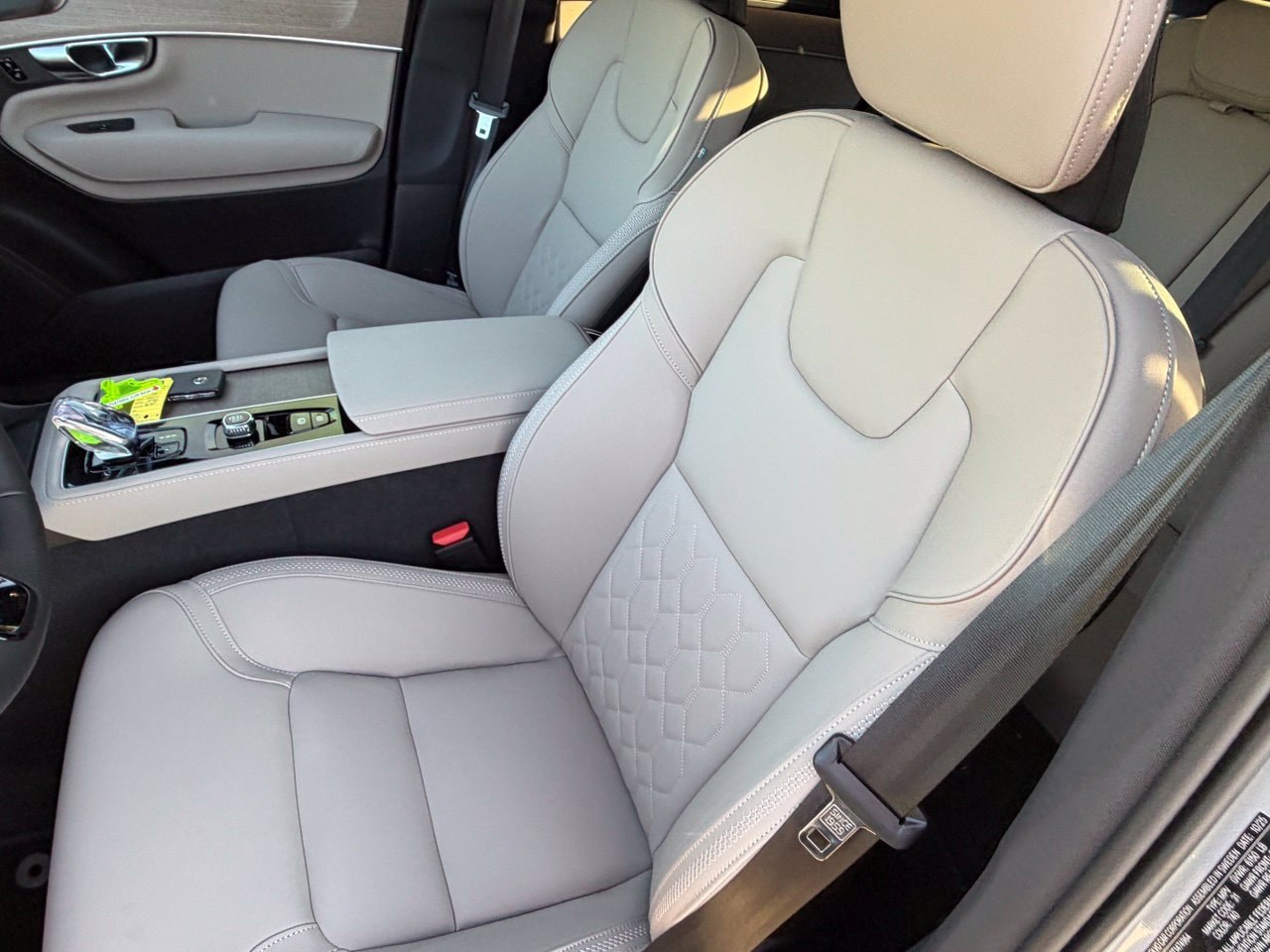 2026 Volvo XC90 Plus - Photo 18