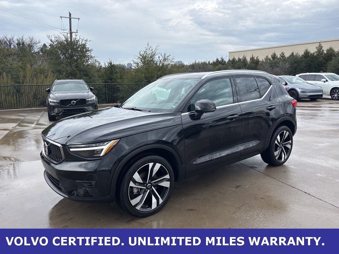 2025 Volvo XC40 B5 Plus Bright Theme AWD
