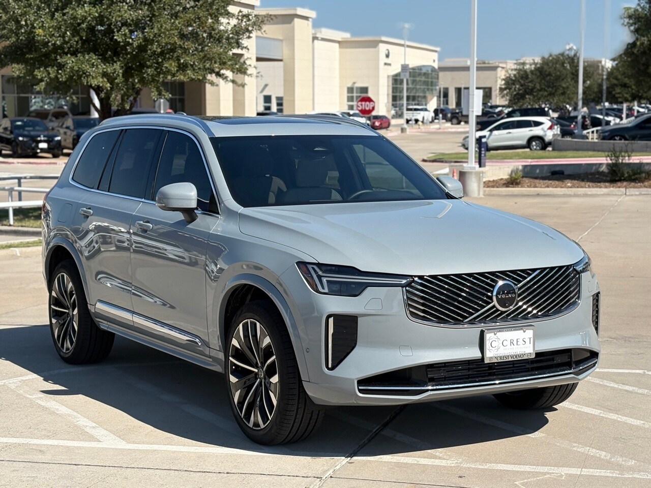 2025 Volvo XC90 T8 AWD Plus photo 4