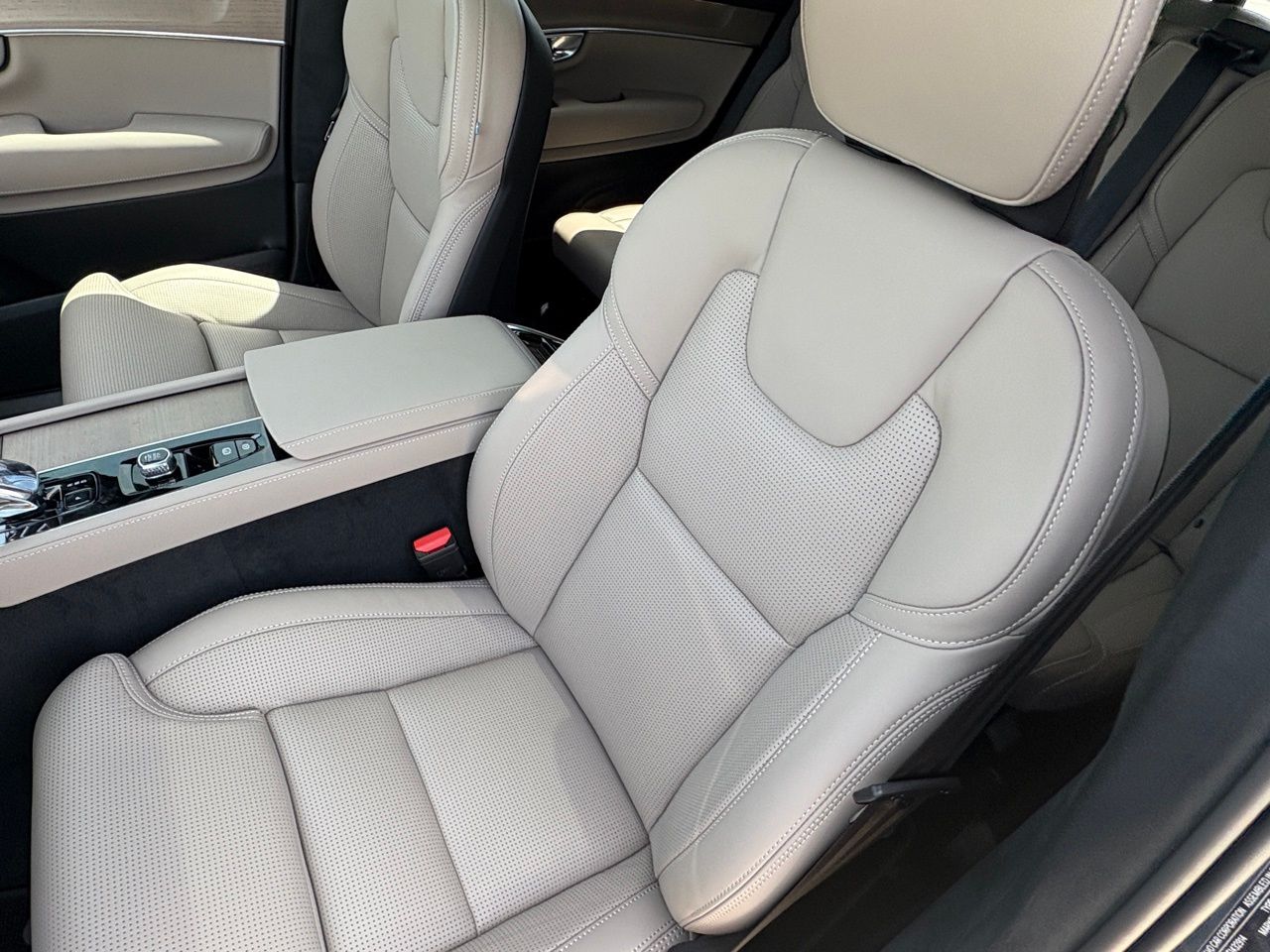2026 Volvo XC90 Ultra - Photo 17