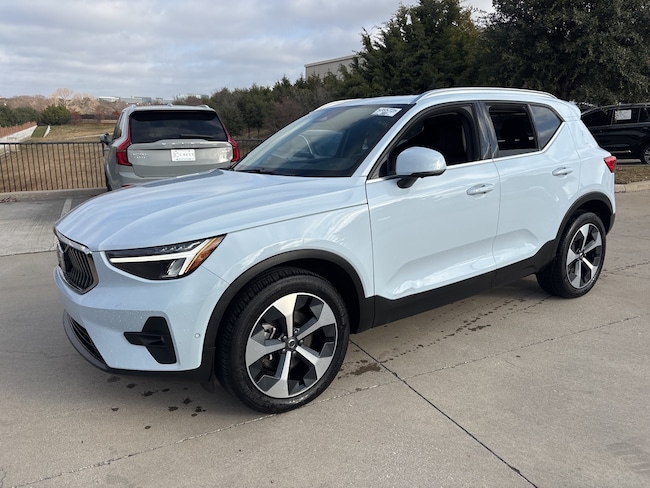 2025 Volvo XC40 B5 Plus Bright Theme SUV