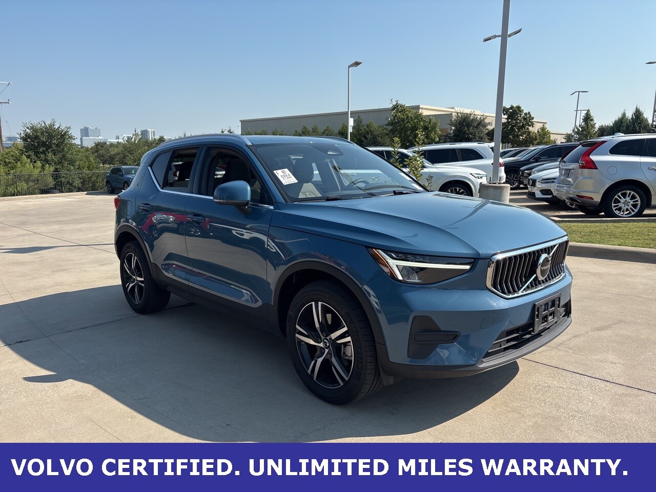 2024 Volvo XC40 AWD photo 3