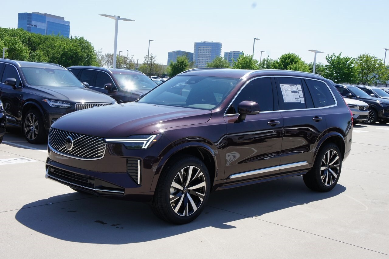 2025 Volvo XC90 B5 Core photo 2
