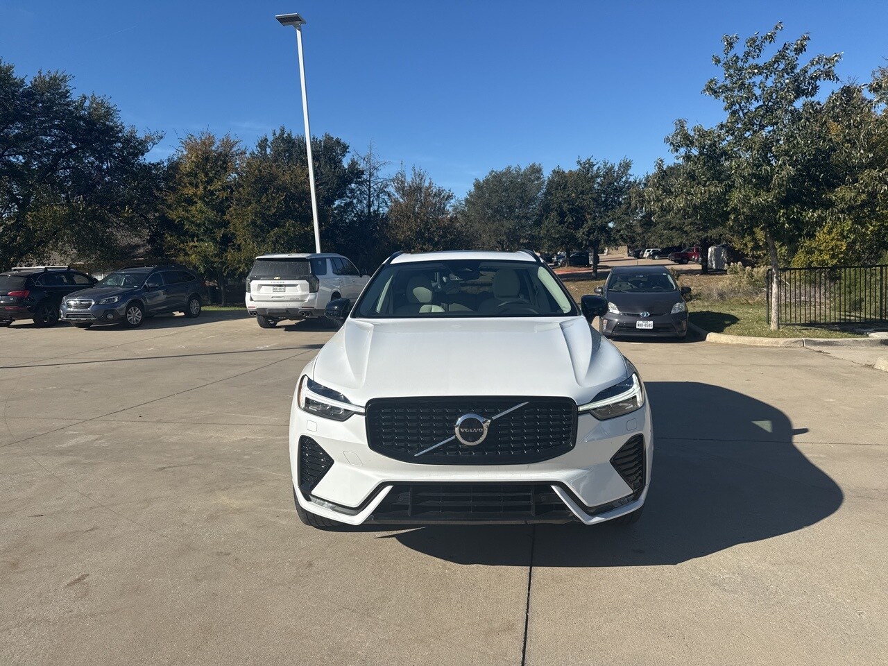 2023 Volvo XC60 B5 Plus photo 2