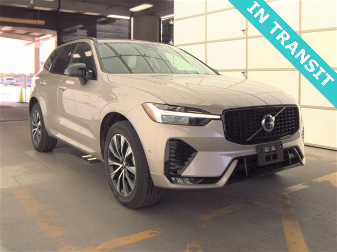 2025 Volvo XC60 Plus's photo