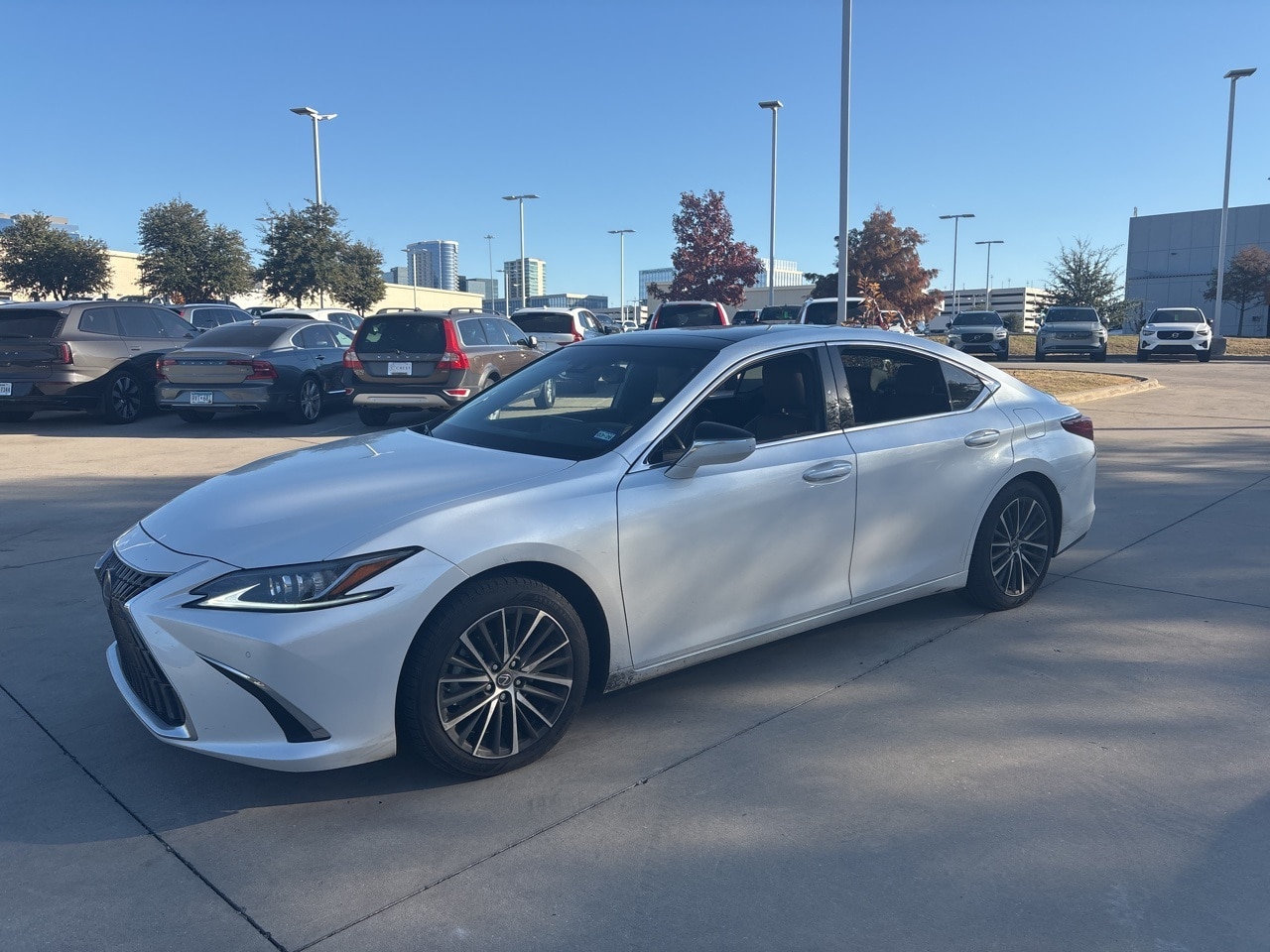 2023 Lexus ES 350's photo