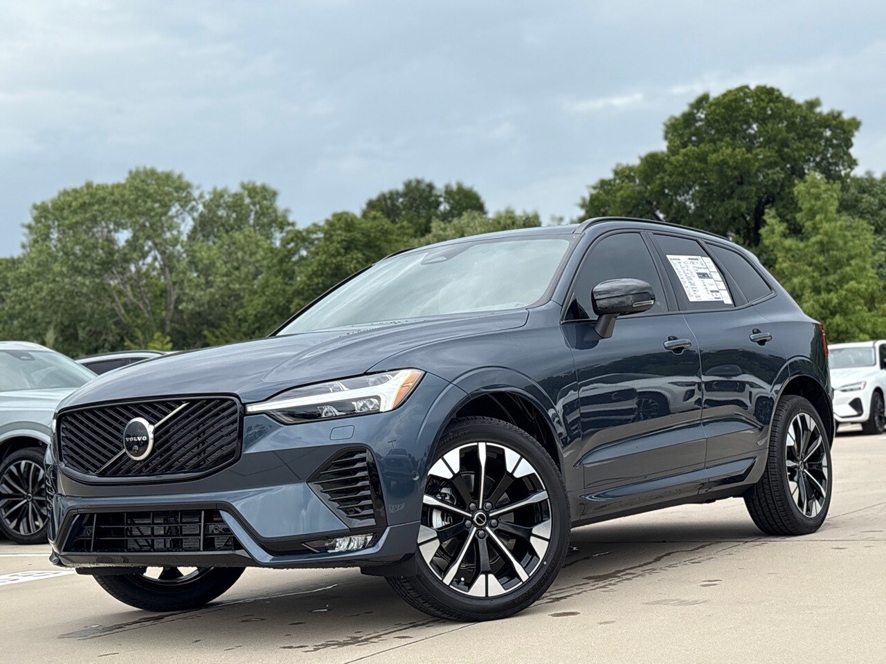 2026 Volvo XC60 B5 Plus photo 2