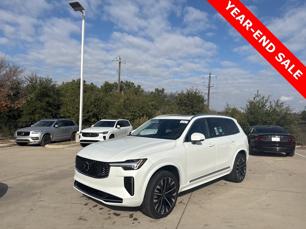 2025 Volvo XC90 Plus's photo