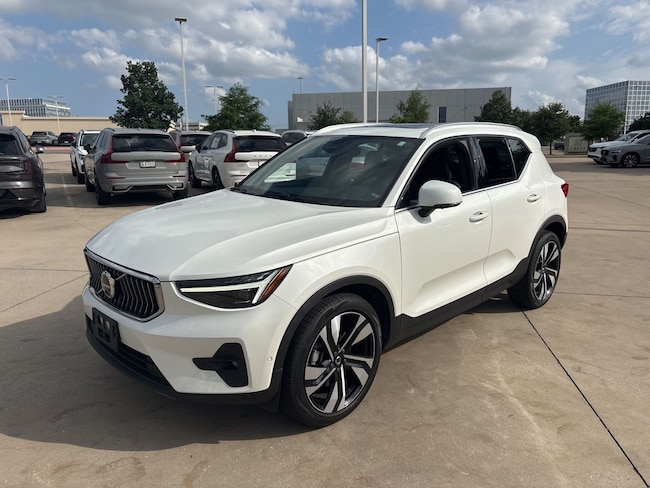 2023 Volvo XC40 B5 Ultimate Bright AWD's photo