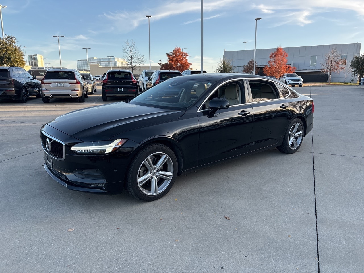 2018 Volvo S90 Momentum's photo