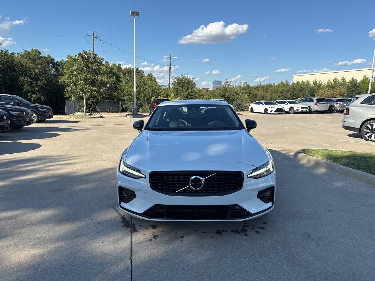 2023 Volvo S60 B5 Plus photo 2