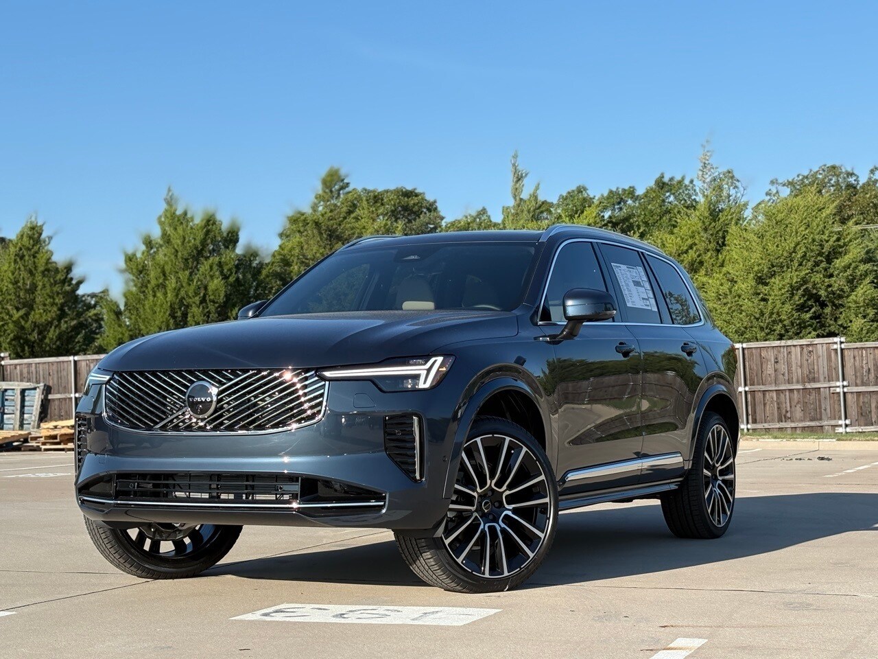 2026 Volvo XC90 B5 Plus photo 2