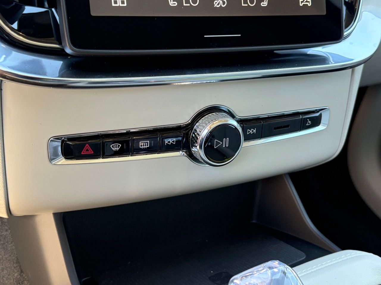 2026 Volvo XC90 Ultra - Photo 13