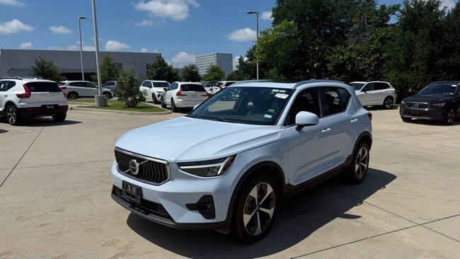 2025 Volvo XC40 B5 Plus Bright Theme SUV