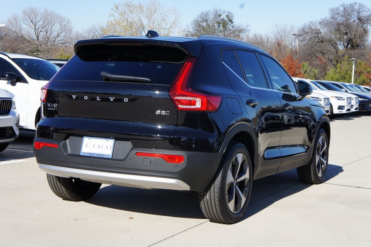 2025 Volvo XC40 Core photo 4