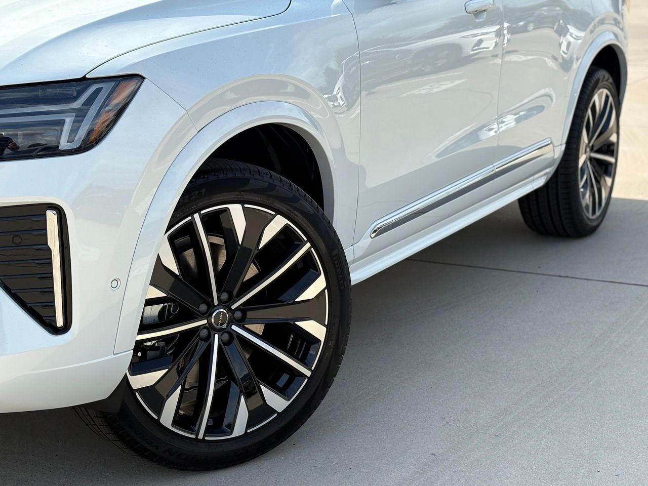 2026 Volvo XC90 Ultra - Photo 8