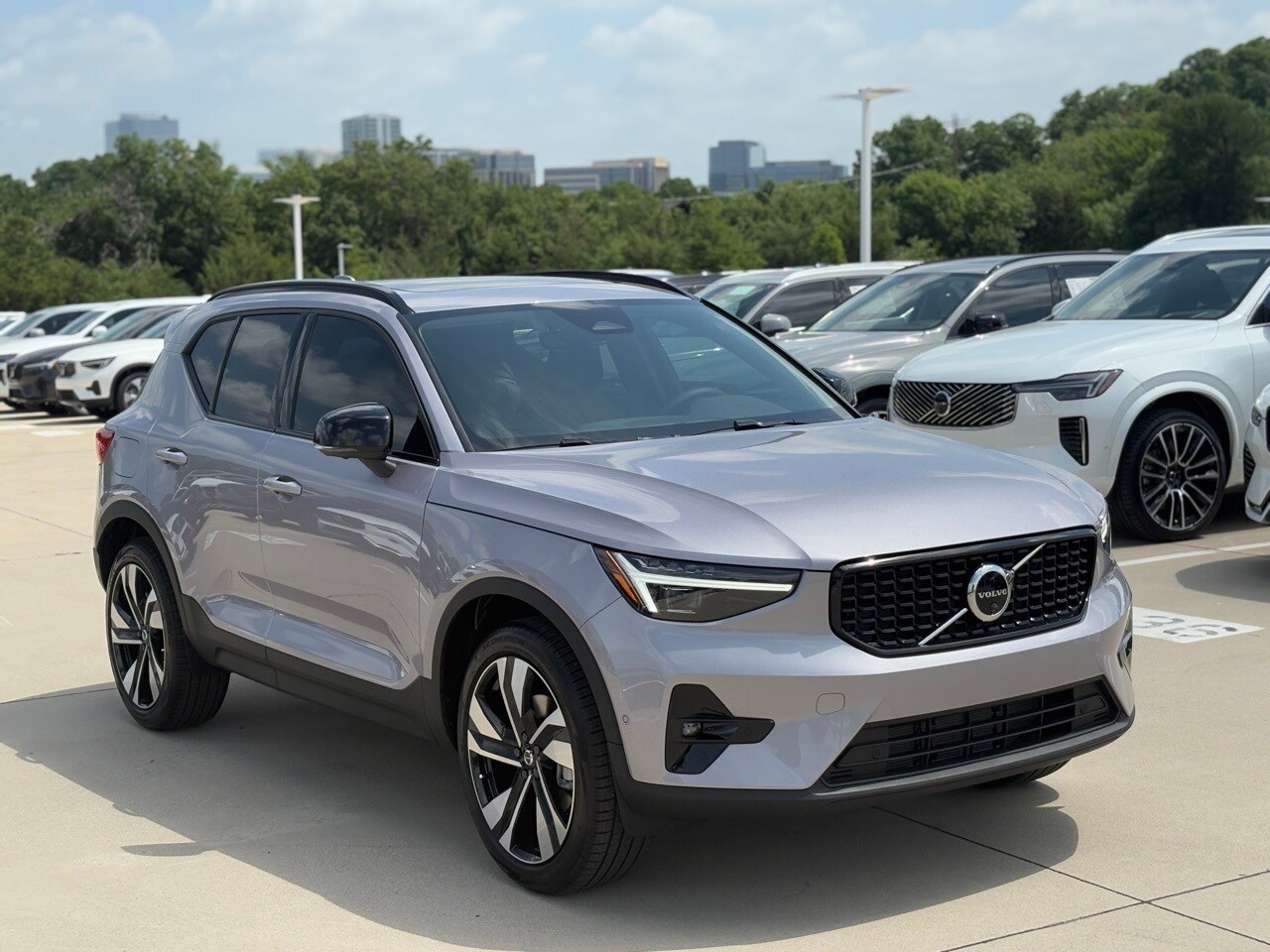 2026 Volvo XC40 photo 3