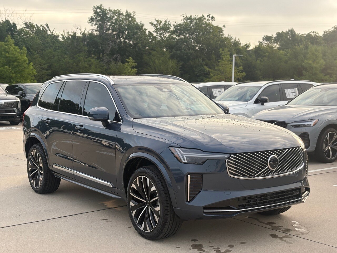 2026 Volvo XC90 Plus photo 3