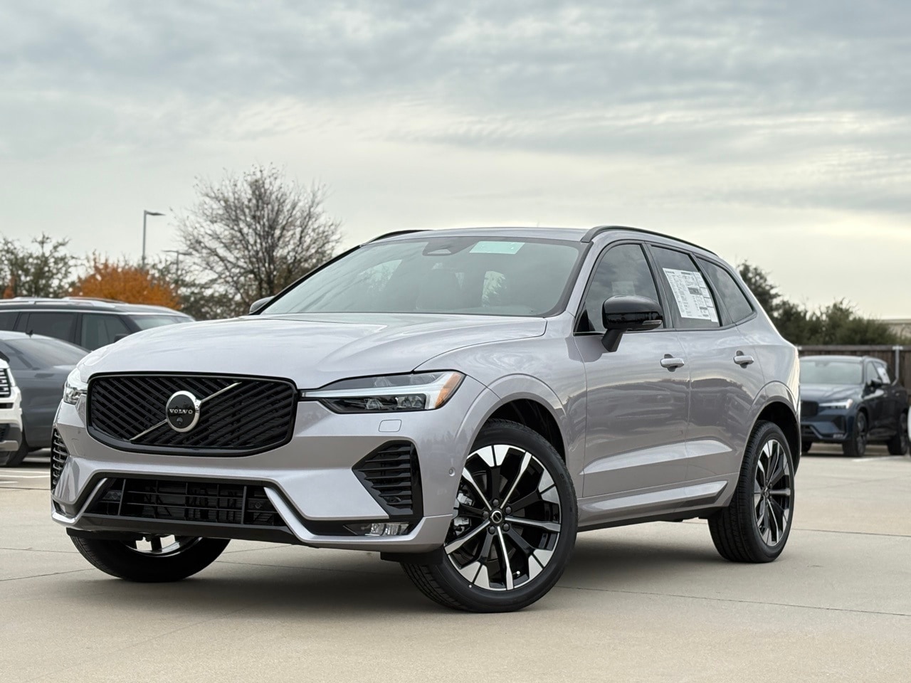 2026 Volvo XC60 Plus's photo