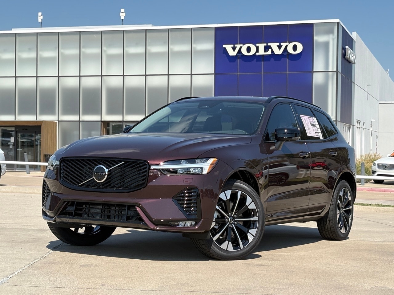 2026 Volvo XC60 Plus's photo