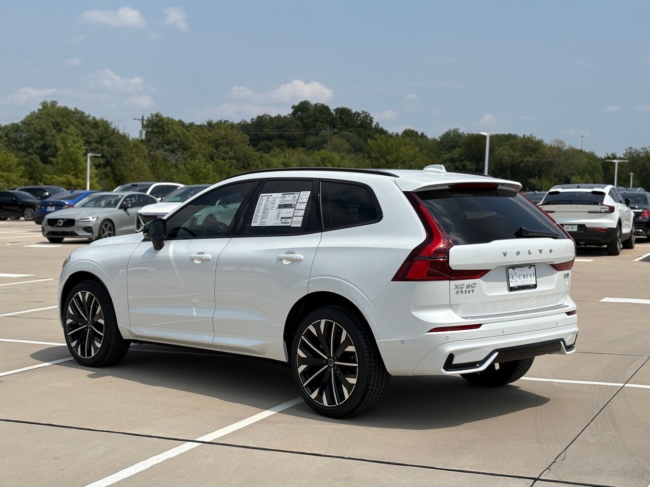 2026 Volvo XC60 B5 photo 4