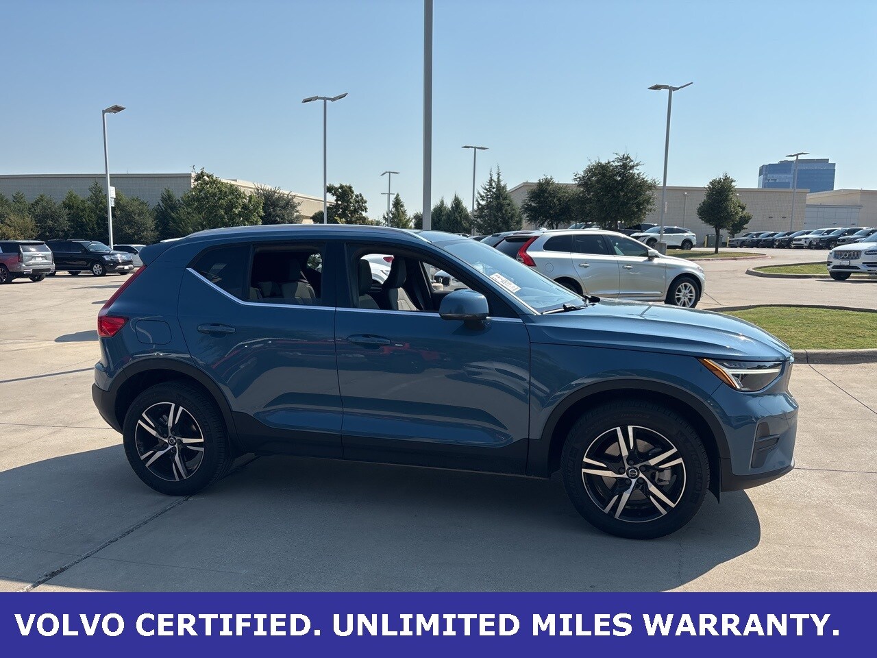 2024 Volvo XC40 AWD photo 4