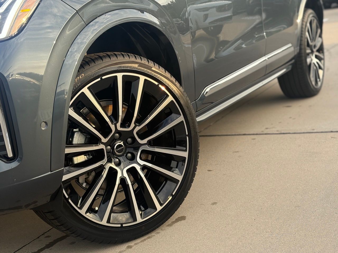 2026 Volvo XC90 Plus - Photo 6