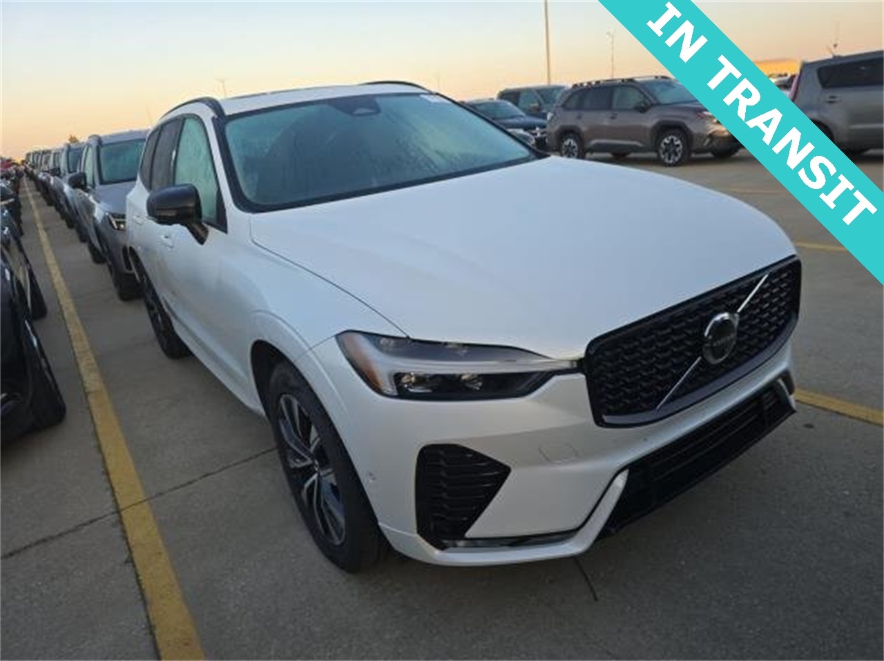 2025 Volvo XC60 Plus's photo