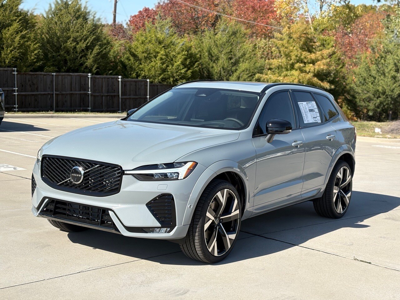 2026 Volvo XC60 B5 photo 2