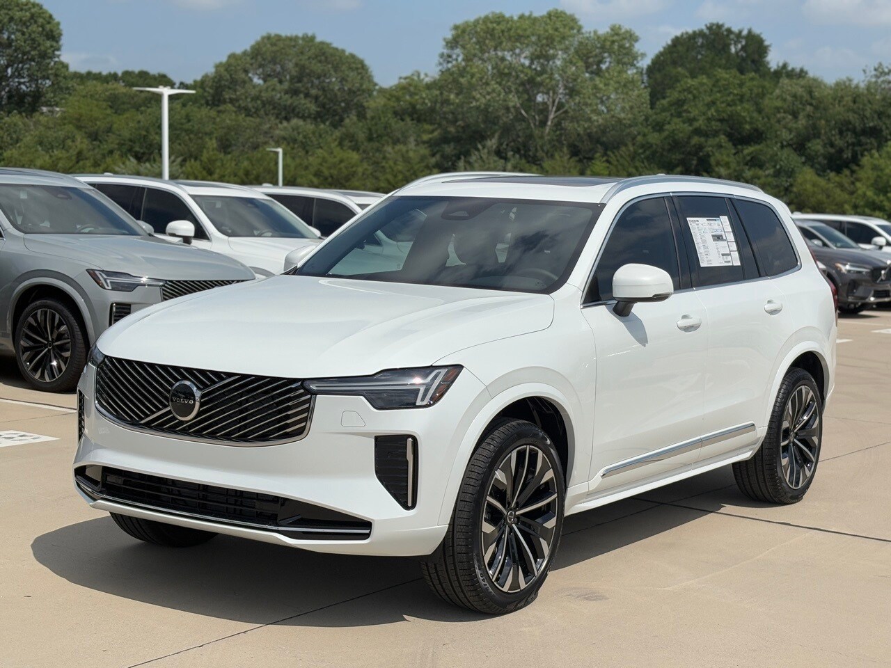 2026 Volvo XC90 B5 Core photo 3