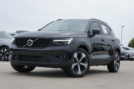 2025 Volvo XC40 B5 Plus Bright Theme SUV 2025 Volvo XC40 B5 Plus Bright Theme SUV
