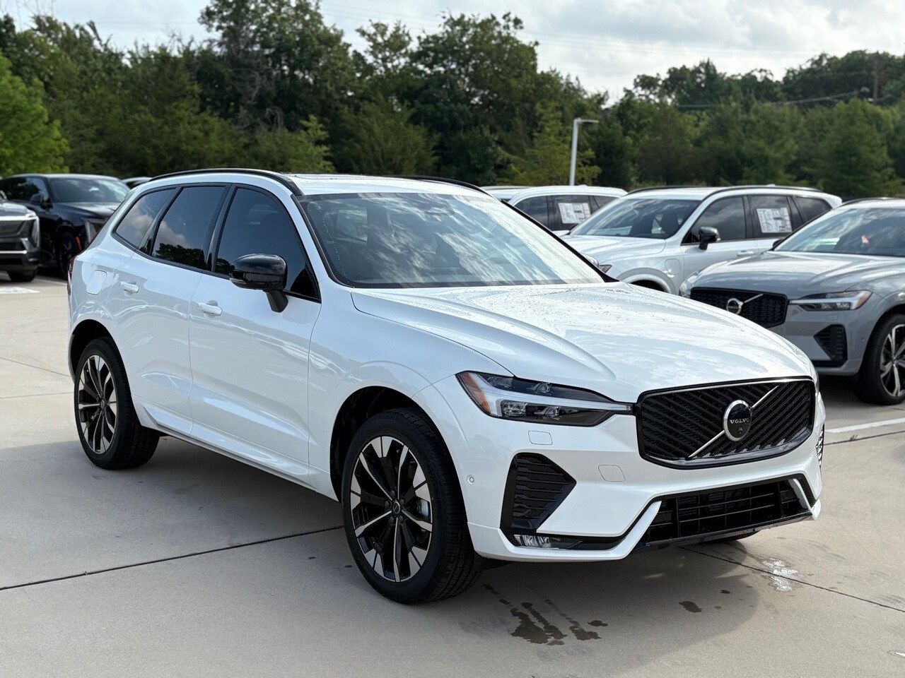 2026 Volvo XC60 B5 Plus photo 3