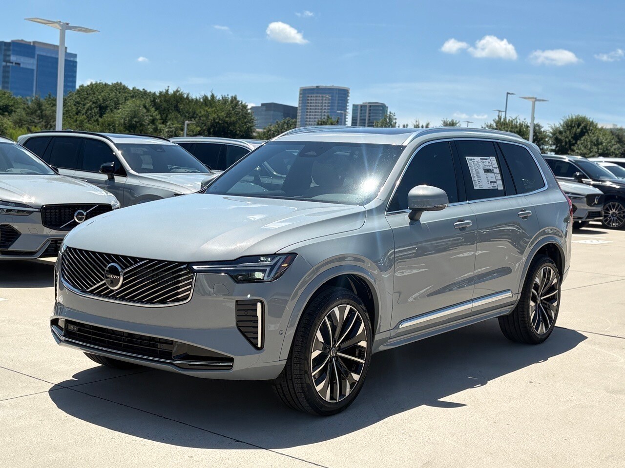 2026 Volvo XC90 Plus photo 3