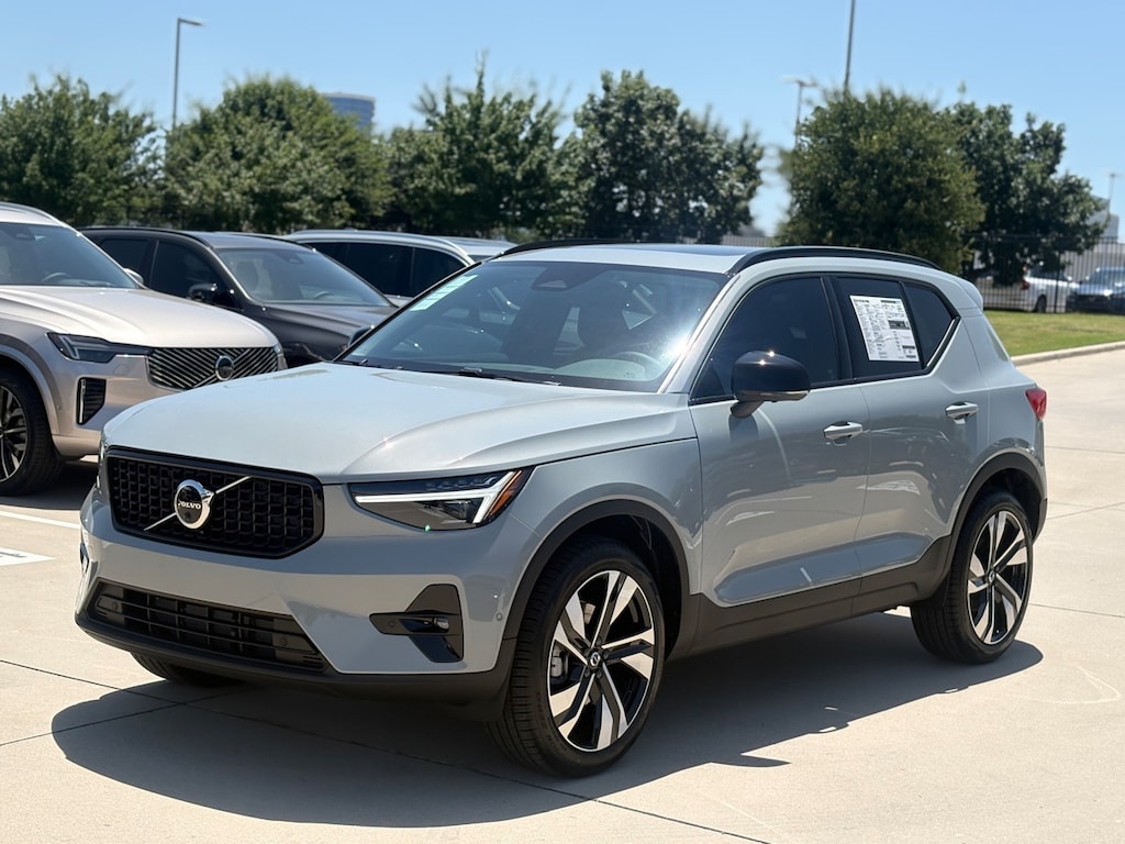 New 2026 Volvo XC40 B4 Plus SUV