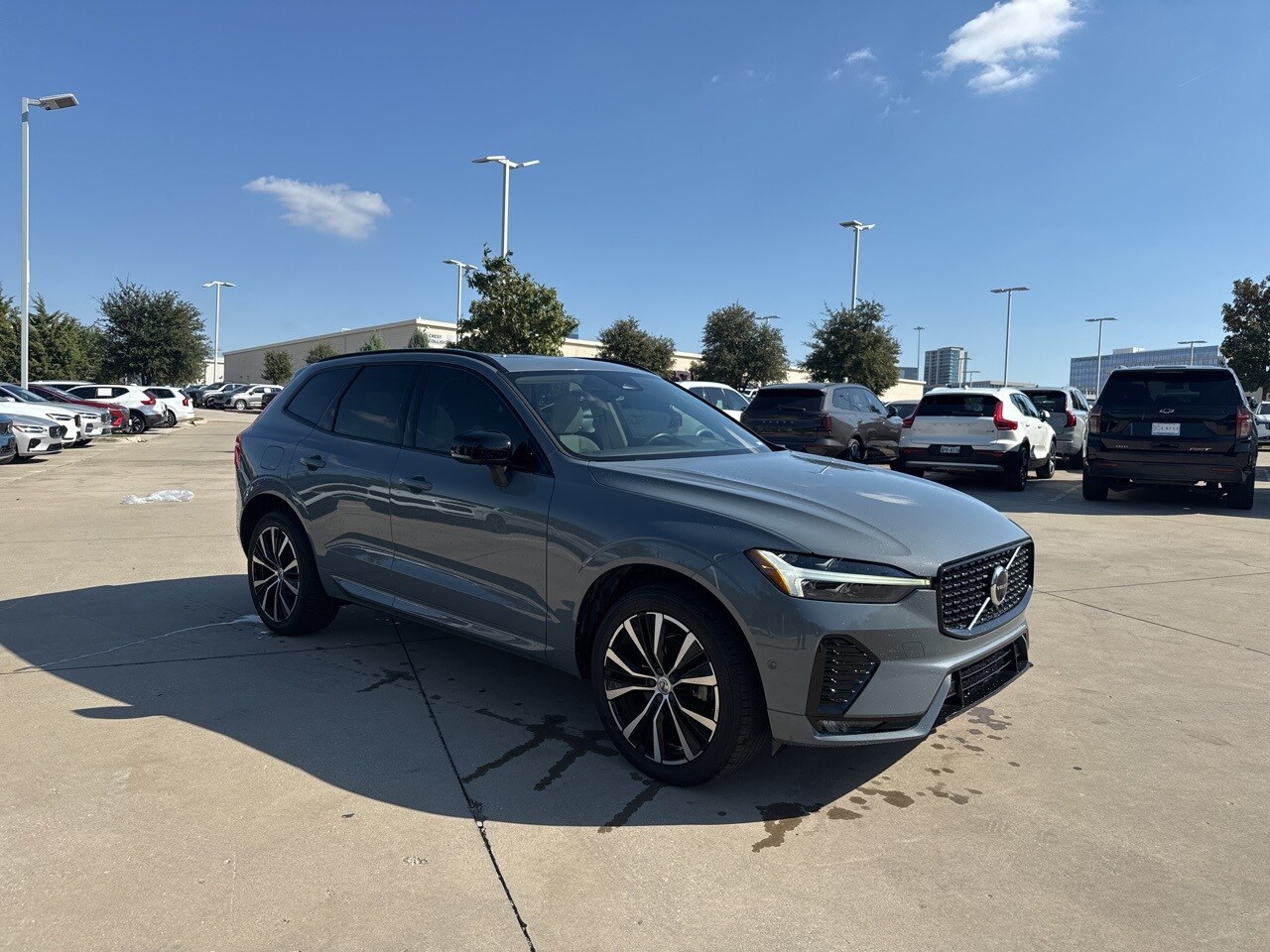 2023 Volvo XC60 B5 Plus photo 3