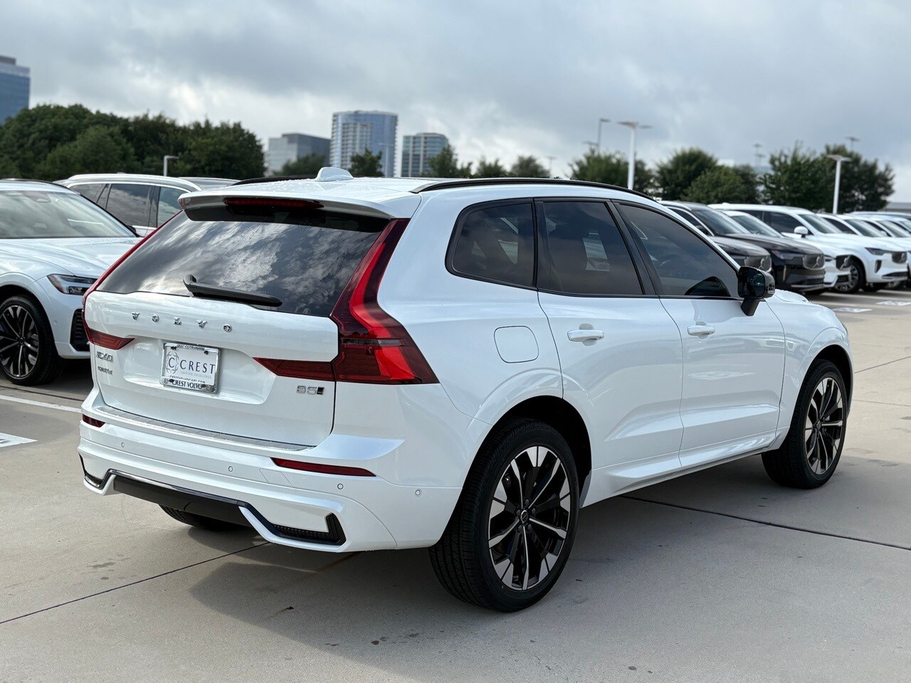 2026 Volvo XC60 B5 Plus photo 4